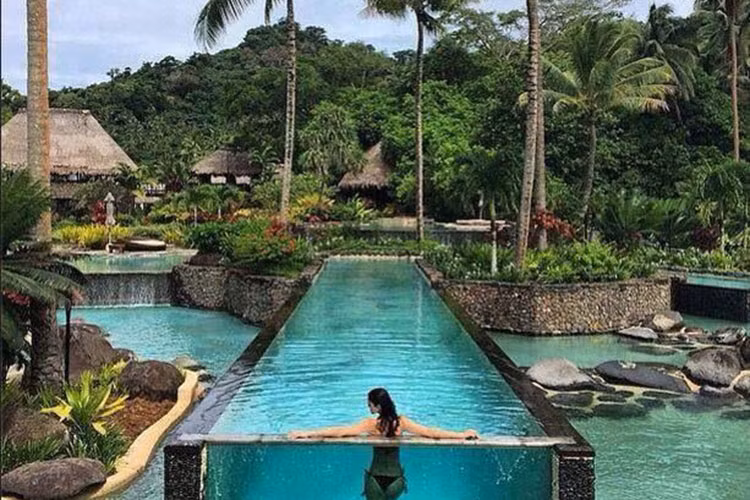 Với những tiện nghi và dịch vụ phi thường như sân bay và tàu ngầm riêng cho khách VIP, khu resort nằm ở Nam Thái Bình Dương này hứa hẹn mang lại trải nghiệm nghỉ mát bên bờ biển độc nhất vô nhị.