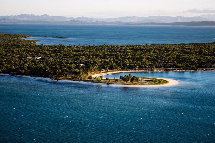 Khu nghỉ dưỡng mới mở Time + Tide Miavana tuyên bố là khách sạn năm sao đầu tiên của Madagascar.