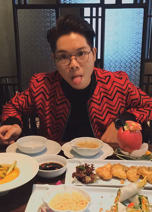 Đi ăn, học trò Mỹ Tâm cũng chọc cười người hâm mộ bằng hình ảnh vô cùng đáng yêu.