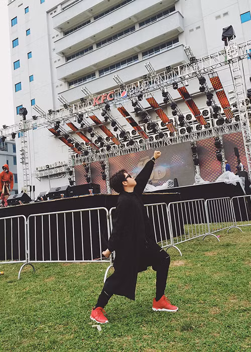 Học trò Mỹ Tâm khiến người hâm mộ không thể nhịn cười với những bức ảnh tạo dáng nhí nhảnh.