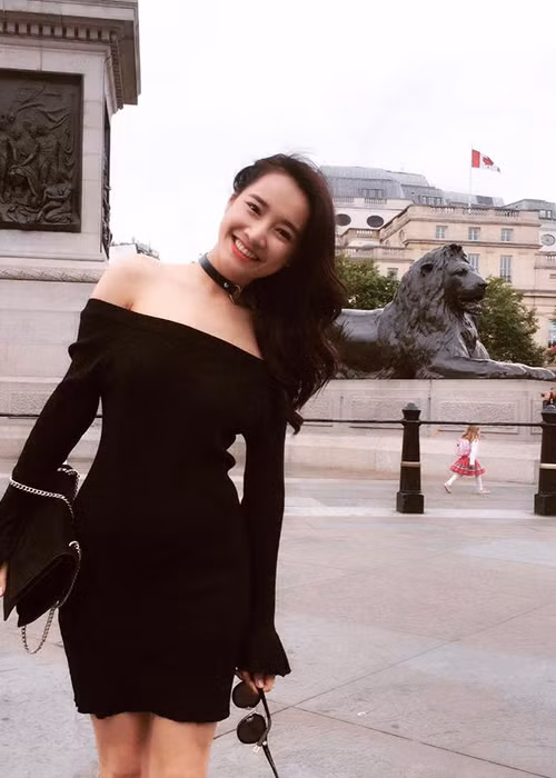 Nhã Phương xinh tươi ở trời Tây. Mới đây, trước tin đồn chia tay, Trường Giang lên tiếng không bao giờ buông tay bạn gái.