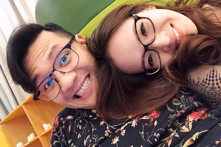 Vợ chồng Đan Lê - Khải Anh tận hưởng khoảnh khắc bình yên bên nhau vào ngày cuối tuần.