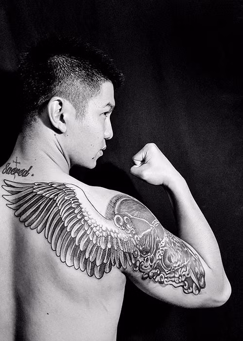 Cường Seven khoe hình xăm lớn vừa được thực hiện.