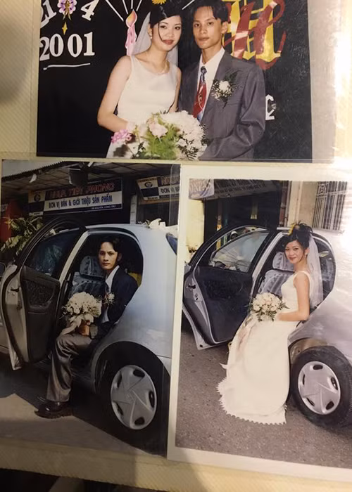 "Bà trùm chân dài" Hạ Vy khoe ảnh cưới. "Năm một nghìn chín trăm hồi ấy. Ảnh thì đã có tuổi, người thì cũng đã già, cơ mà nhất quyết không thay đổi tình cảm”, cô chia sẻ.