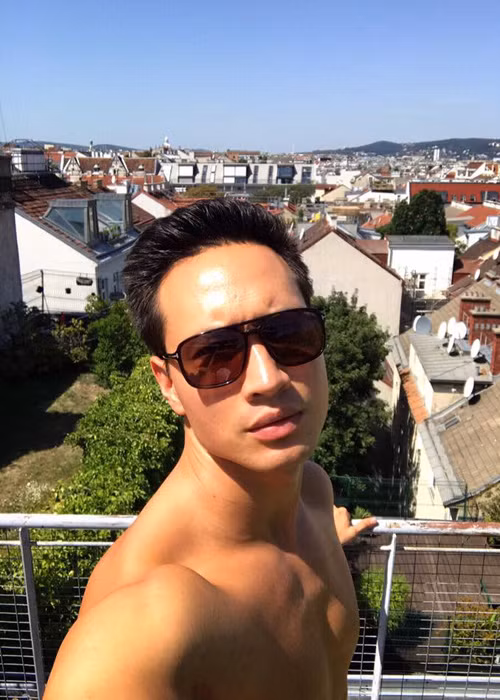 Hình ảnh Kim Lý điển trai, quyến rũ ở đời thực khiến fans nữ phải nao lòng.