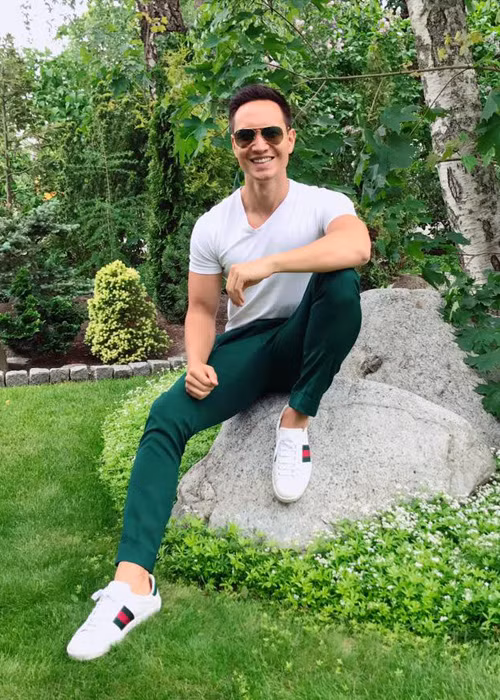 Hồ Ngọc Hà - người vướng tin đồn hẹn hò Kim Lý gần đây tấm tắc khen nam diễn viên "rất trưởng thành, từng trải, chuyên nghiệp và ga lăng".