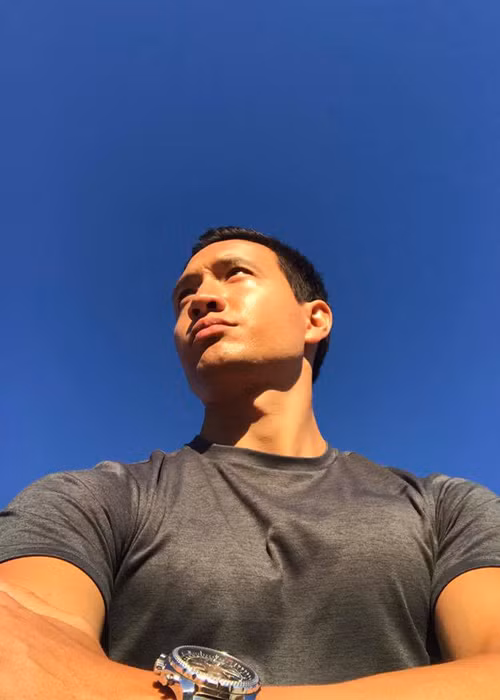 Tài tử gốc Việt là người thân thiện, khéo léo. Với mọi người, Kim Lý luôn chủ động chào hỏi. Đặc biệt, anh rất ga lăng với phái yếu.