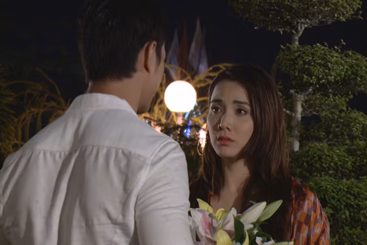 Trong bộ phim “Vực thẳm vô hình”, Trang Nhung “lột xác hoàn toàn” với vai nữ cướp đầy cá tính và táo bạo.