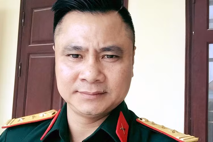 Danh hài Tự Long viết trên trang cá nhân: "Xin chúc mừng tất cả những chiến sĩ công an nhân dân Việt Nam nhân ngày 19/8/2017. Mong những điều tốt đẹp nhất sẽ luôn ở bên các đồng chí".