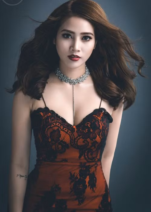 Lương Thanh Hằng (tên thật là Nguyễn Thị Hằng) là nhân tố thú vị của Hoa hậu Hoàn vũ Việt Nam 2017. Tuy chỉ cao 1m68 nhưng thí sinh đến từ Nghệ An này lại có vóc dáng lý tưởng: 85-62-92.