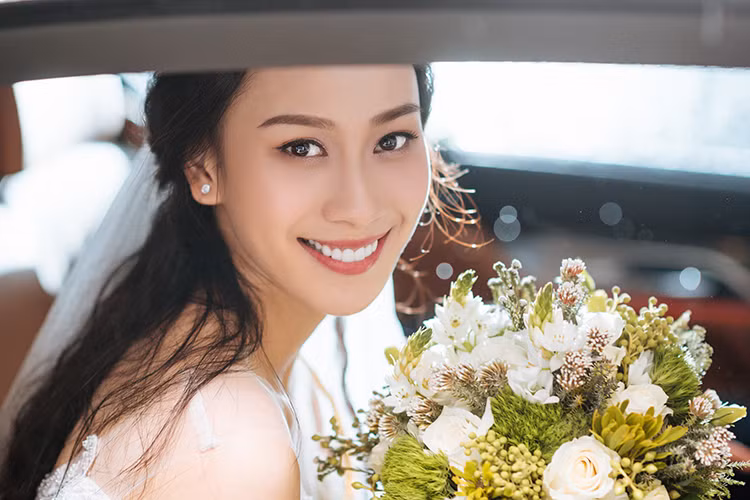 Vân Quỳnh sinh năm 1993, từng đoạt danh hiệu Á hậu 2 cuộc thi Hoa hậu Đại dương Việt Nam 2014.