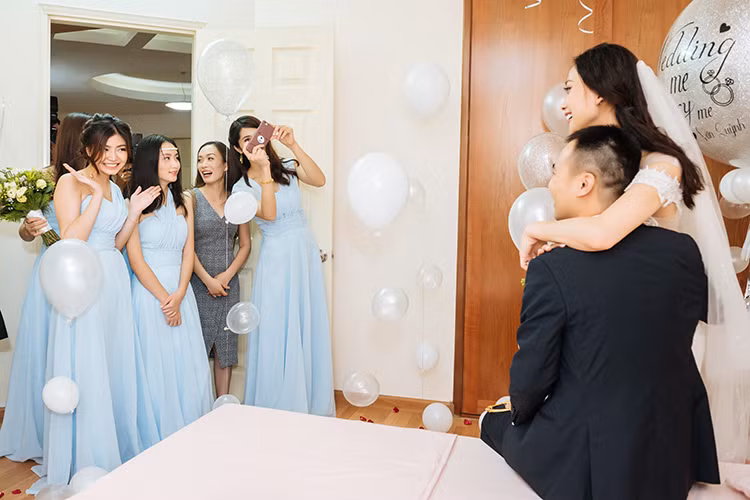 Á hậu 2 cuộc thi Hoa hậu Đại dương Việt Nam 2014 chính thức nhận được lời cầu hôn vào tháng 5 khi cả hai đi du lịch ở Mỹ.