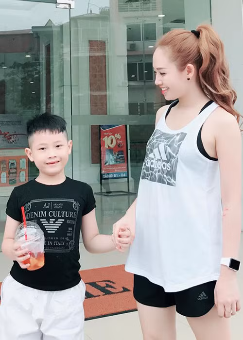 Sau nhiều năm bên nhau, Ngọc Trang và chồng ly hôn. Nữ MC sinh năm 1986 giữ kín thông tin cuộc hôn nhân đầu tan vỡ cho đến năm 2016 khi cô dũng cảm công khai mối tình đồng giới của mình với Lin Jay. Ảnh: FBNV