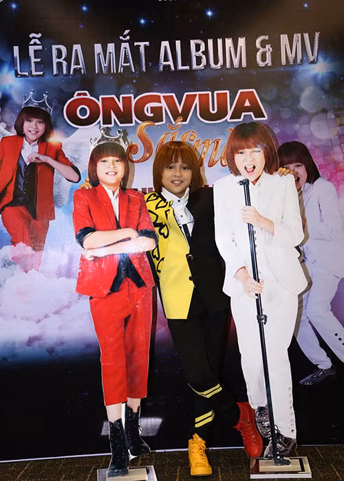 Năm 2016, Thiên Khôi tung MV "Ông vua sắc màu". Sản phẩm âm nhạc được đầu tư 300 triệu đồng và là món quà tặng fans.