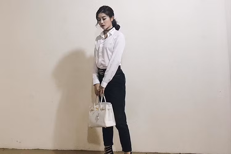 Á hậu Huyền My khoe bức ảnh xinh xắn được chụp bởi bố của cô.