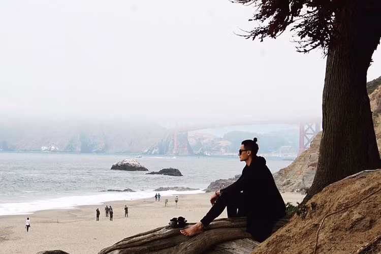 Vĩnh Thụy đăng tải status đầy tâm trạng: "Từ năm trước đến năm nay bỏ qua rất nhiều dự án điện ảnh tốt, không biết là đúng hay sai. Không biết mình có khó tính quá hay không ta? Hay nhường cơ hội cho người khác ghê. Nhưng cuối cùng mình vẫn không bao giờ hối hận với quyết định mình đã chọn".