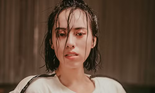 Ca khuc moi cua Khac Hung bi chi trich phan cam, dao nhai-Hinh-2