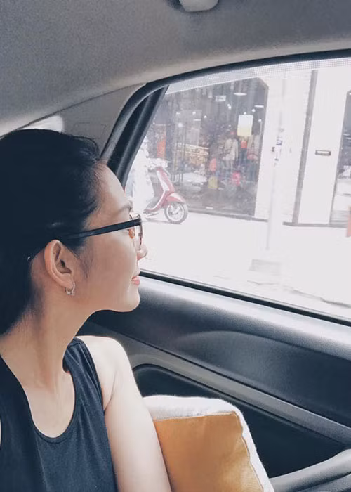 Kim Hiền trở về thăm quê nhà sau 2 năm định cư cùng chồng con ở Mỹ.