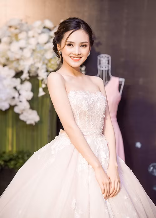 Top 10 cuộc thi Hoa hậu Việt Nam 2016 - Tố Như xinh như công chúa trong bộ váy cưới lộng lẫy.