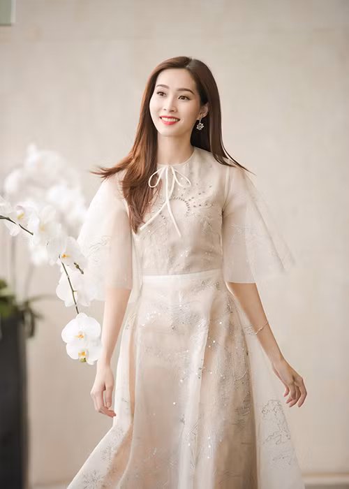 Ngoài nhan sắc vạn người mê, Hoa hậu Đặng Thu Thảo còn được ngưỡng mộ bởi chuyện tình đẹp như mơ với bạn trai Trung Tín.