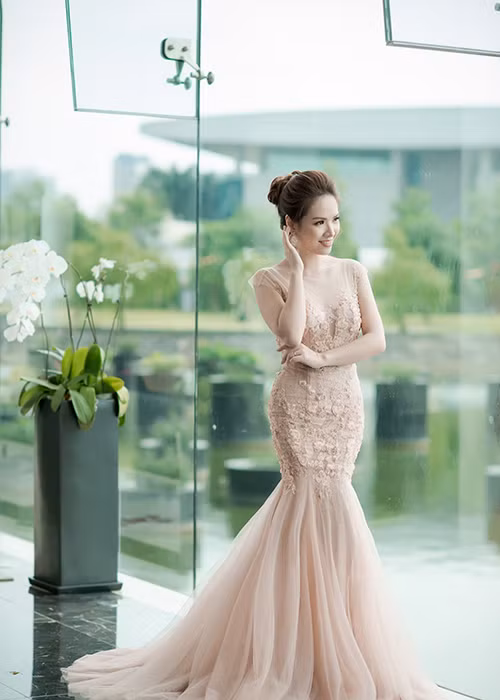 Diễn viên Đan Lê khoe nhan sắc đẹp mặn mà tại sự kiện. Gần đây, cô gây chú ý với vai diễn Diễm My trong “Người phán xử”.