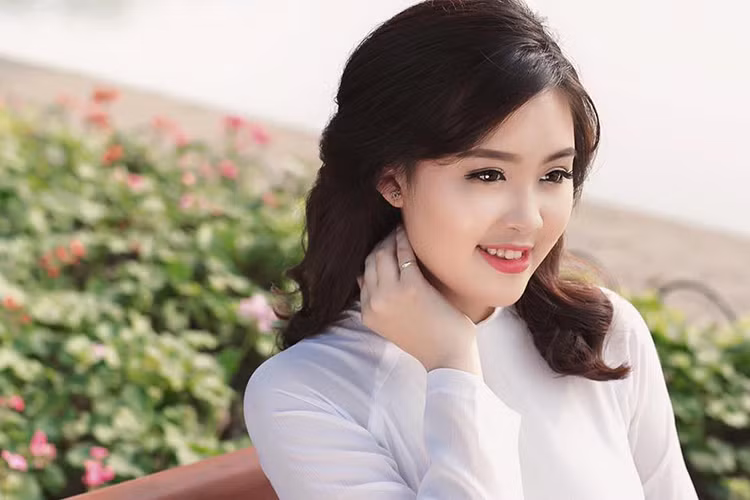 Đến từ Hà Nội, Nguyễn Bảo Ngọc là một trong những thí sinh nổi bật của cuộc thi Hoa hậu Hoàn vũ Việt Nam 2017. Cô sinh viên năm 2 Học viện Cảnh sát Nhân dân cao 1m69 và sở hữu số đo 3 vòng: 87-62-90.