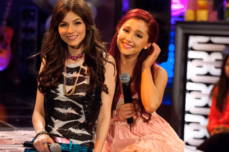 Ariana Grande và Victoria Justice gặp nhau trên phim trường “Victorious” năm 2010 và nhanh chóng trở thành bạn thân. Ảnh: Zimbio
