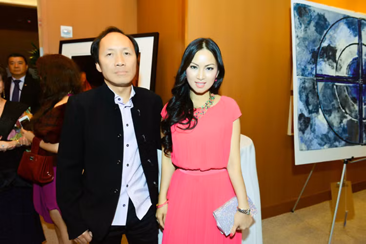 Hà Phương kết hôn với doanh nhân Chính Chu vào năm 2002. Chồng của nữ ca sĩ được biết là tỷ phú Việt giàu nhất ở Mỹ. Ảnh: Zing