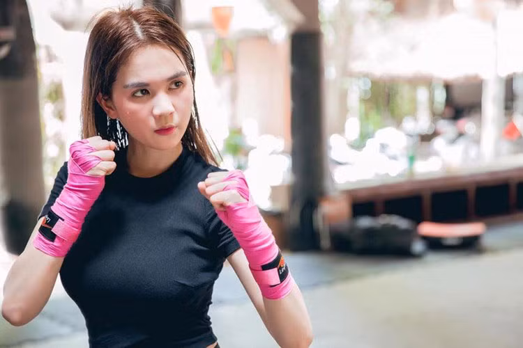 Điểm cộng của Ngọc Trinh trong "Giải mã NT56" là cô đã nỗ lực học võ, tập lái xe mô tô phân khối lớn để tự mình thực hiện nhiều cảnh quay hành động.