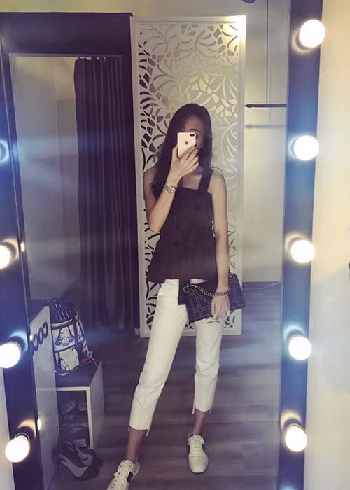 Người tình tin đồn của Cường Đô-la - Đàm Thu Trang đăng tải status: "Hạnh phúc chính là những ngày trời không nổi bão. Cứ bình tĩnh mà sống em Thỏ ạ”.