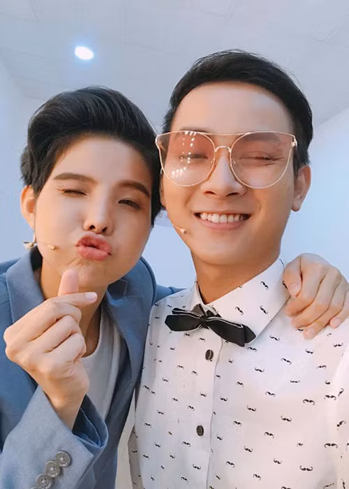 Vũ Cát Tường thân thiết với Hoài Lâm. Cả hai hiện đều là những ca sĩ trẻ tài năng của làng giải trí Việt.
