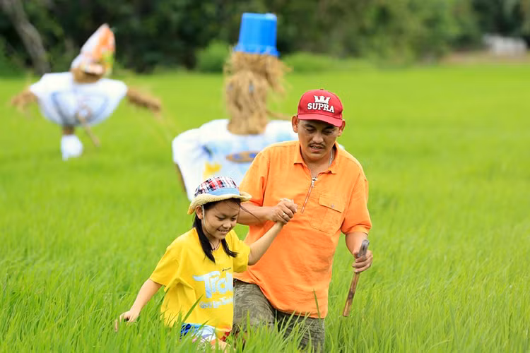 Nhạc sĩ Yên Lam và bé Nguyễn Mỹ Tịnh (Bào Ngư) là một trong những cặp bố con tham gia chương trình mùa 4.