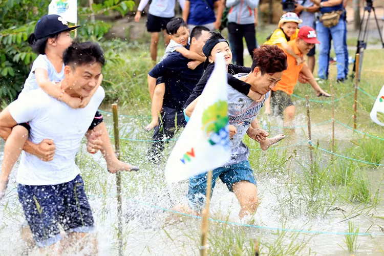 Sớm bộc lộ tài năng diễn xuất giống bố, bé Minh Khánh (Kitty) đã gây sốt khi tham gia chương trình Biệt tài tí hon.