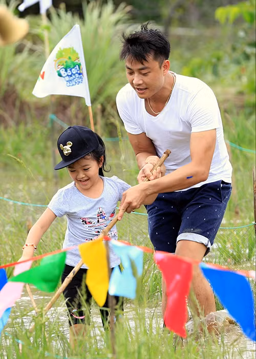 Tiến Lộc từng nhận được giải thưởng Nam diễn viên triển vọng tại Lễ trao giải cánh diều 2013, giải huy chương vàng tại Hội diễn sân khấu kịch nói chuyên nghiệp toàn quốc năm 2015.