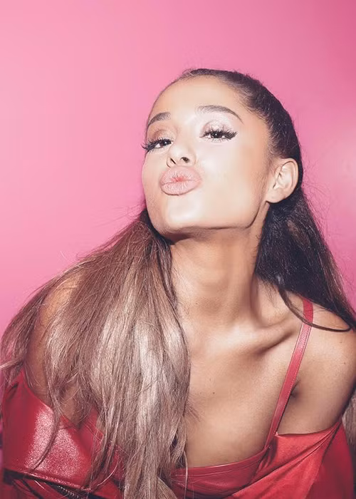 Ngoài là diễn viên, Ariana còn là một ca sĩ. Năm 2011, cô phát hành single đầu tay mang tên “Put your hearts up”. Năm 2013, Ariana ra mắt ablum studio đầu tiên “Yours truly”.