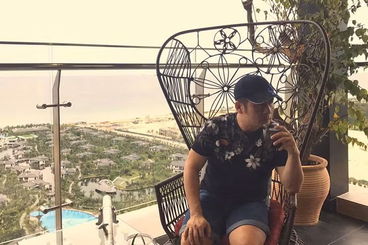 Bằng Kiều đăng tải status: "Có lẽ em đã sai vài đoạn. Không, em không sai. Nếu em sai thì đó là tại anh".