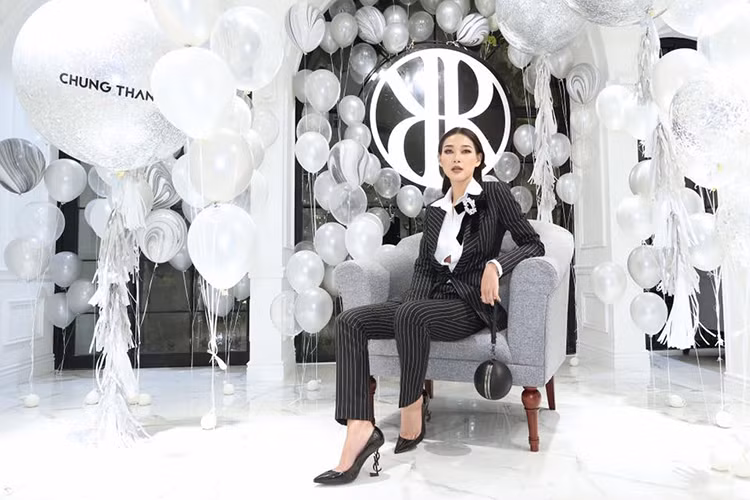 Học trò Phạm Hương thân thiết với Hữu Vi do làm stylist cho nam người mẫu tại The Face 2017. Ảnh: FBNV