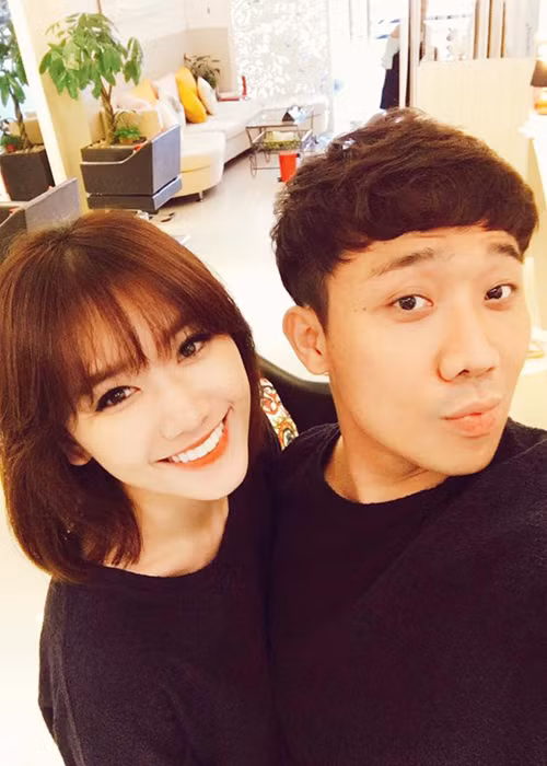 Vợ chồng sao Việt Trấn Thành - Hari Won khoe tóc mới.