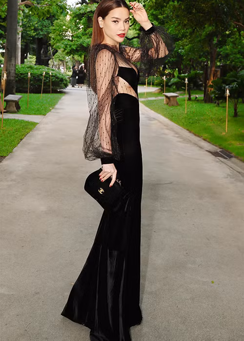 Hồ Ngọc Hà gợi cảm hút ánh nhìn trong chương trình. Ảnh: Facebook Lý Quí Khánh