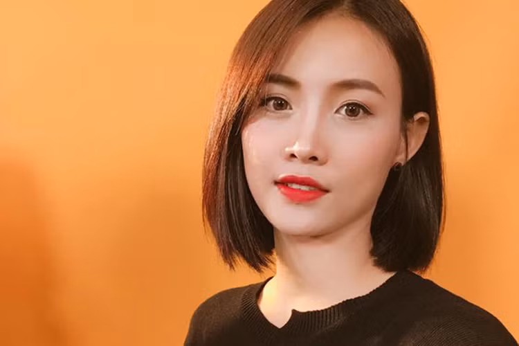 Trương Mỹ Nhân là cái tên không quá xa lạ với công chúng. Cô từng là gà cưng một thời của Vũ Khắc Tiệp. Ngoài chiều cao ấn tượng (1m78), Trương Mỹ Nhân được khen đẹp dịu dàng, thanh thoát. Tham gia The Face 2017, cô là học trò của siêu mẫu Lan Khuê. Ảnh: FBNV