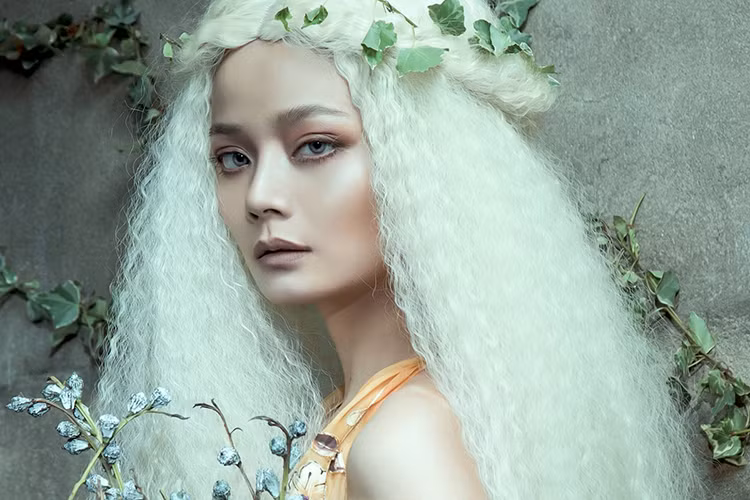 Trải qua các tập thi trong mùa thứ 8, Hoàng Oanh bị nhiều khán giả cho rằng cô quá hiền so với các thí sinh còn lại trong ngôi nhà chung nên không gây được sự chú ý.