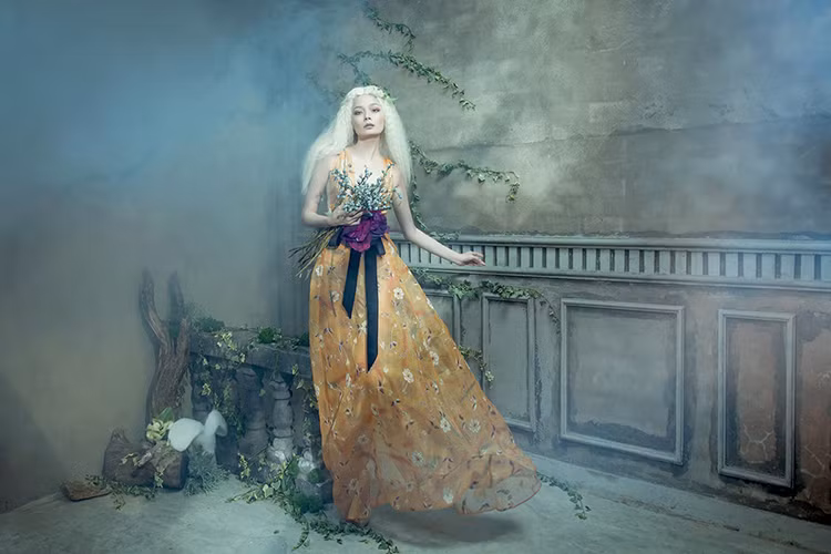 Hoàng Oanh được xem là “chị đại” trong ngôi nhà chung của Vietnam’s Next Top Model 2017 khi lớn tuổi nhất trong các thí sinh. Vì thế, cô chịu khá nhiều áp lực khi quay trở lại.