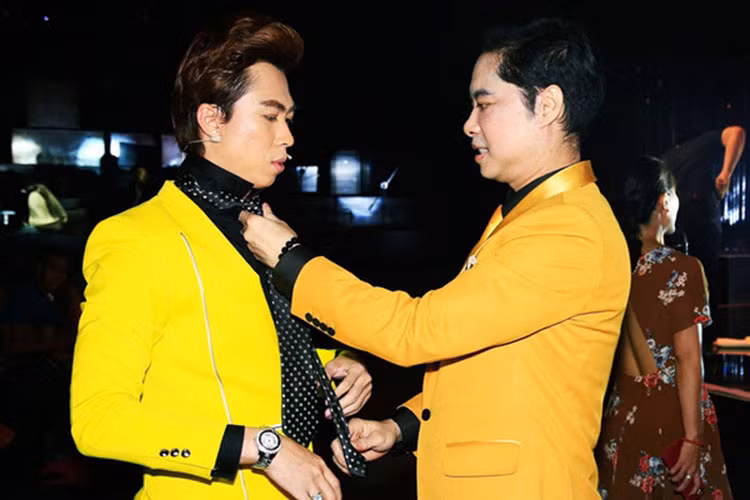 Hàn Thái Tú, Lâm Vũ, Michael Lang, Hồ Việt Trung, Lâm Ngọc Huỳnh ...cũng tự hào khi được làm học trò của “Ông hoàng nhạc sến” Ngọc Sơn. Nam danh ca từng khẳng định anh không nhận đệ tử một cách đại trà mà tùy thuộc vào nhiều chữ duyên và cách sống của người nghệ sĩ đó. Ảnh: VTV