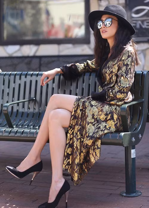 Sau khi chia tay Bằng Kiều, Dương Mỹ Linh lại ngày càng rạng rỡ, gợi cảm. Trong ảnh, cựu người mẫu sinh năm 1984 khoe phong cách thời trang xuống phố sành điệu.