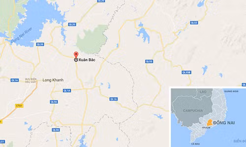 2 oto bi nuoc cuon troi khi vuot dap tran, 9 nguoi thoat chet