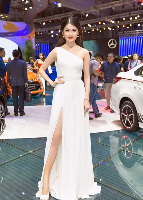 Trong những tháng qua, Thùy Dung âm thầm rèn luyện tiếng Anh, tiếng Nhật và nhiều kỹ năng khác để chuẩn bị cho lần đi thi quốc tế đầu tiên của mình. Ảnh: Pháp luật plus