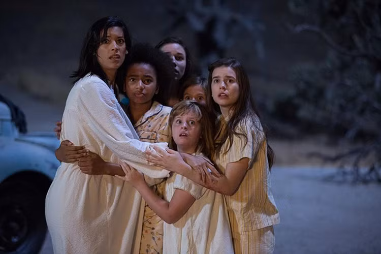 “Annabelle: Tạo vật quỷ dữ” là phần phim thứ 4 của Vũ trụ Điện ảnh The Conjuring, lấy bối cảnh những năm 40 – 50 của thế kỷ trước và khai thác về cội nguồn thực sự của con búp bê ma ám Annabelle.