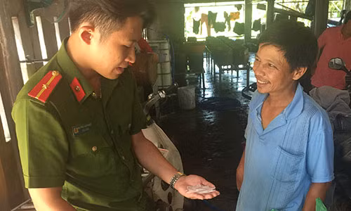 Bat qua tang co so dung hoa chat Trung Quoc lam gia do