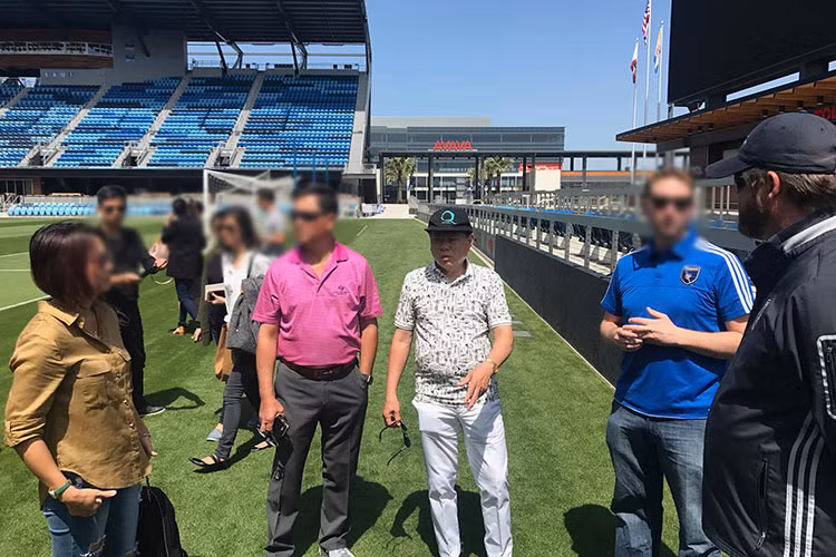 Trên trang cá nhân, tỷ phú Hoàng Kiều chia sẻ về công việc của mình và hoàn toàn không đả động gì đến người tình cũ.