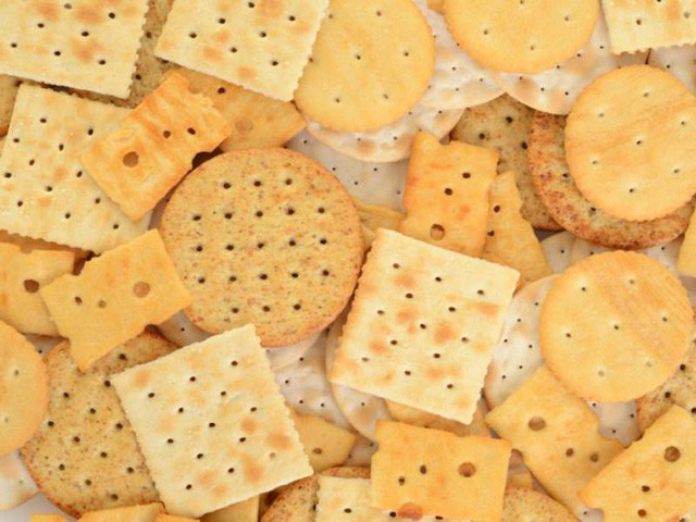 Nhờ vào điều này nên vỏ bánh mới được giòn lâu, vì vậy để an toàn hay chú ý đọc kỹ thành phần khi mua các loại bánh nướng.